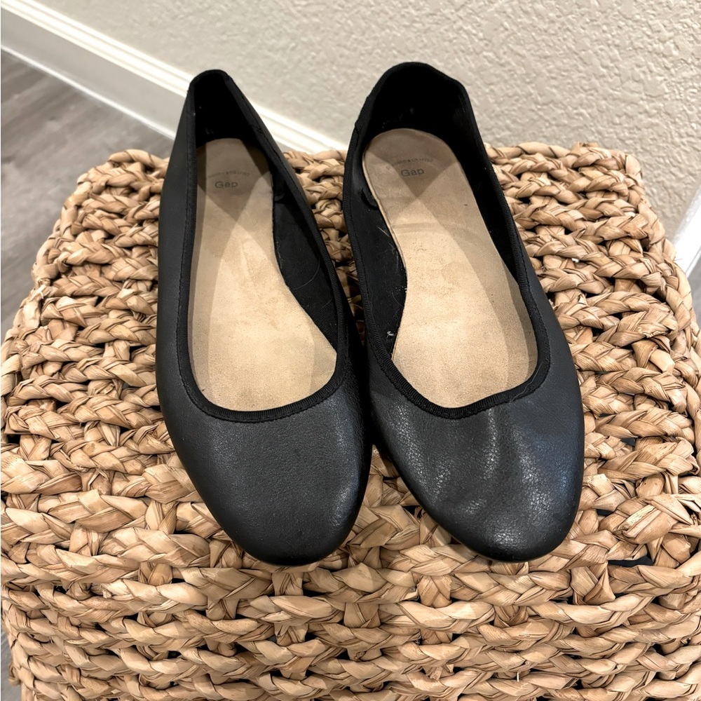 GAP ballet flts~size 9.  Great for any style!